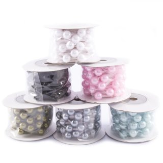 Perlenband in fünf verschiedenen Farben