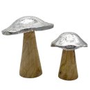 Dekorative Holz-Pilze mit silberner Krone in 2...